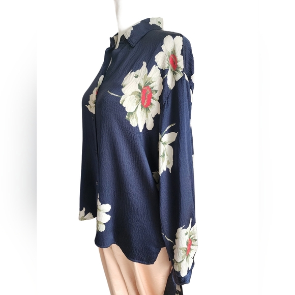 Vince 100% Silk Blue Floral Button Up Collar Shirt Sz. S - Picture 5 of 10